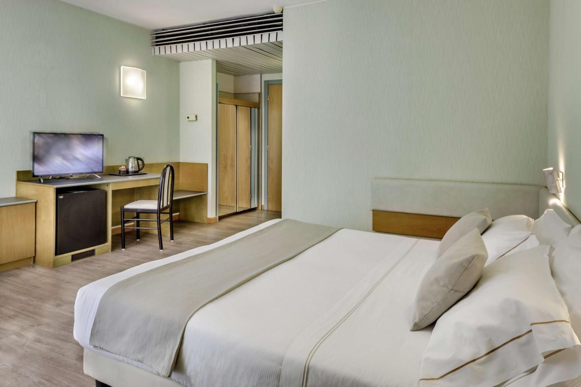 Best Western Hotel Residence Italia Quartu SantʼElena Екстериор снимка