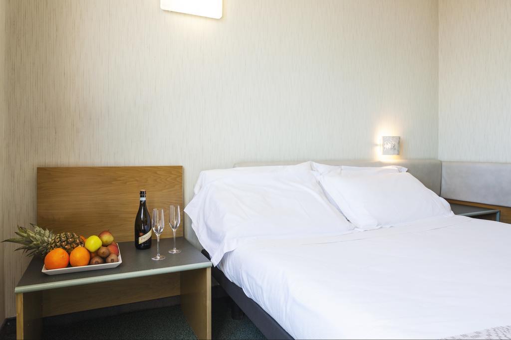 Best Western Hotel Residence Italia Quartu SantʼElena Екстериор снимка